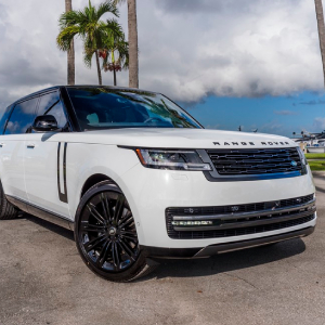 Aluguel de Land Rover Range Rover HSE P400 LWB de luxo em Miami