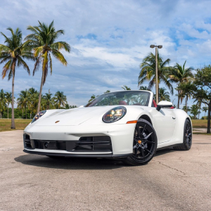Alugue um Porsche 911 Carrera de luxo em Miami